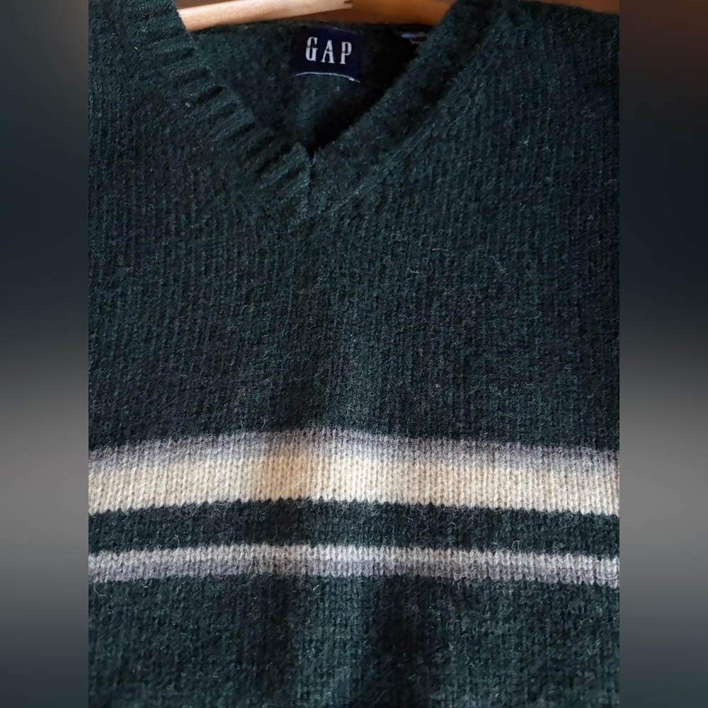 GAP 100% Wool Vneck Pullover Sweater VINTAGE Green Navy Stripe Y2K Lambswool Men